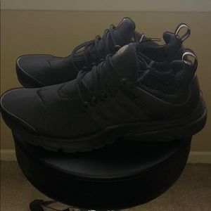 Nike presto black on black